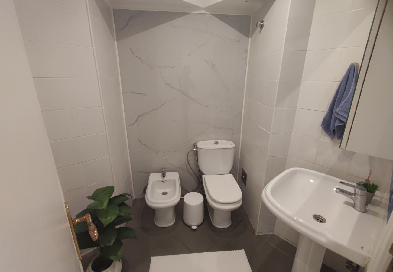 Apartamento em Almada - Marisol, T2 espaçoso com AC próximo do golfe, Aroeira, Caparica 