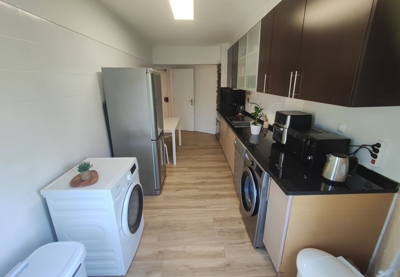 Apartamento em Almada - Marisol, T2 espaçoso com AC próximo do golfe, Aroeira, Caparica 