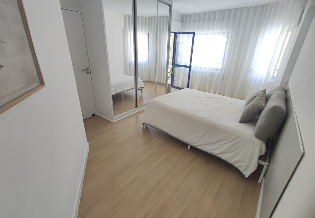 Apartamento em Almada - Marisol, T2 espaçoso com AC próximo do golfe, Aroeira, Caparica 