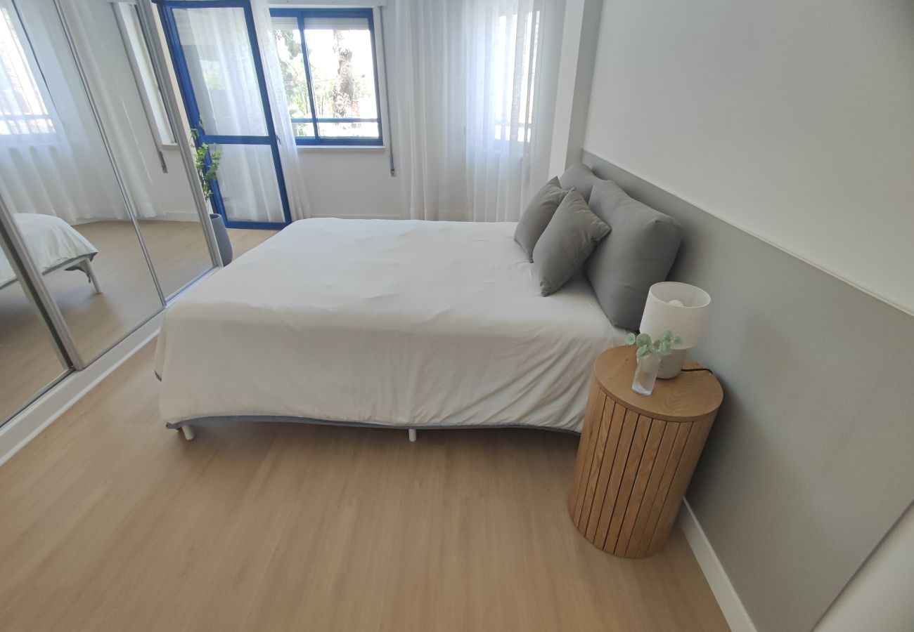 Apartamento em Almada - Marisol, T2 espaçoso com AC próximo do golfe, Aroeira, Caparica 