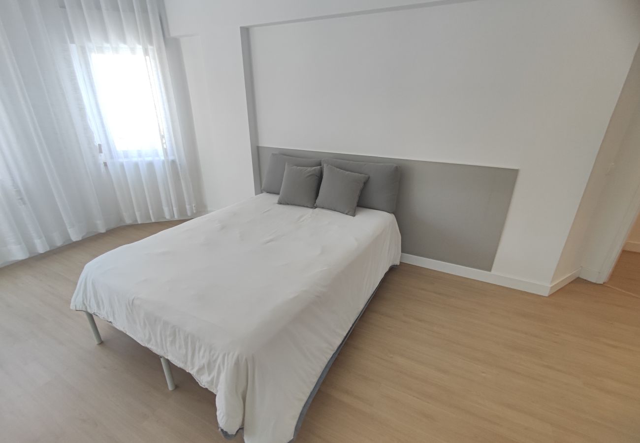 Apartamento em Almada - Marisol, T2 espaçoso com AC próximo do golfe, Aroeira, Caparica 
