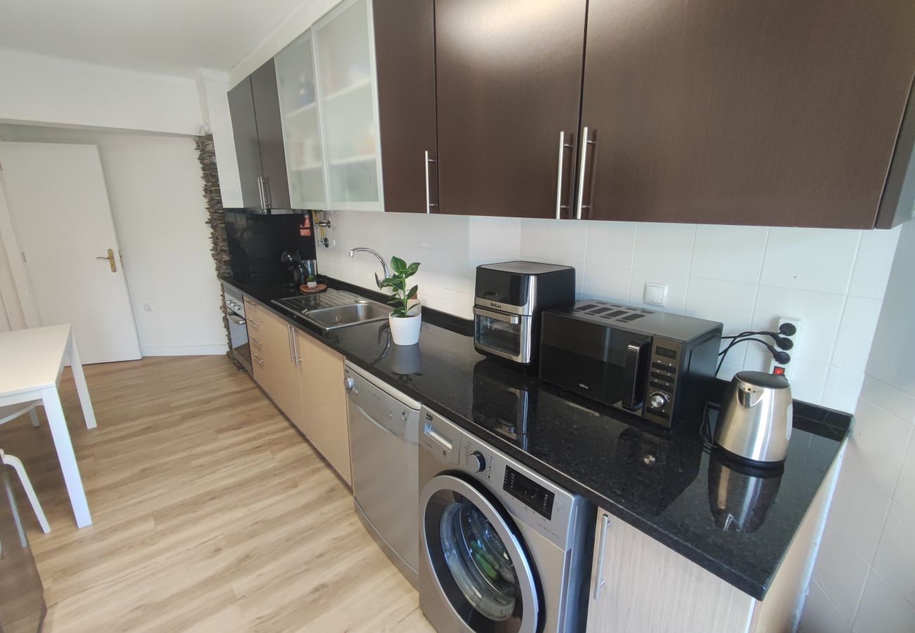 Apartamento em Almada - Marisol, T2 espaçoso com AC próximo do golfe, Aroeira, Caparica 