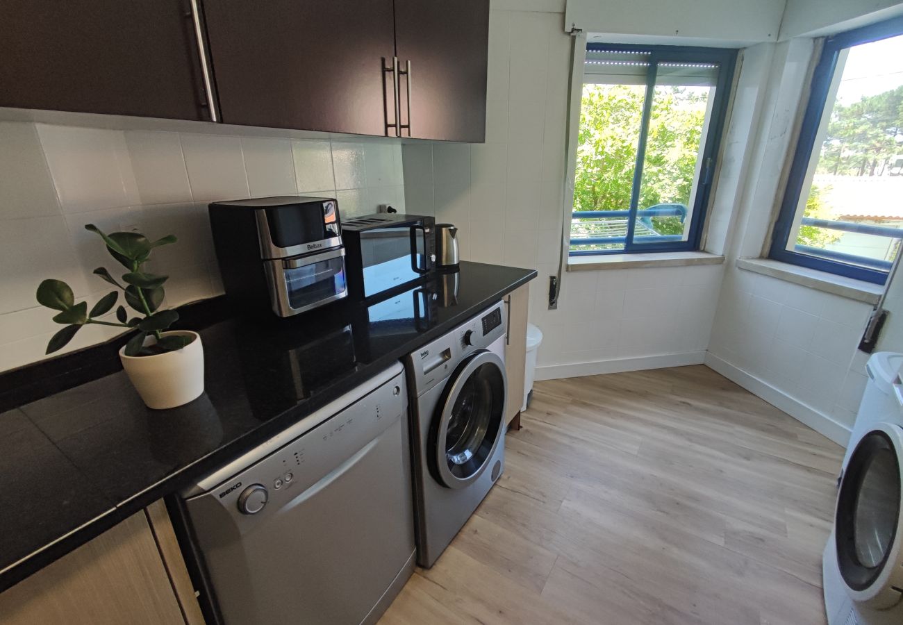 Apartamento em Almada - Marisol, T2 espaçoso com AC próximo do golfe, Aroeira, Caparica 