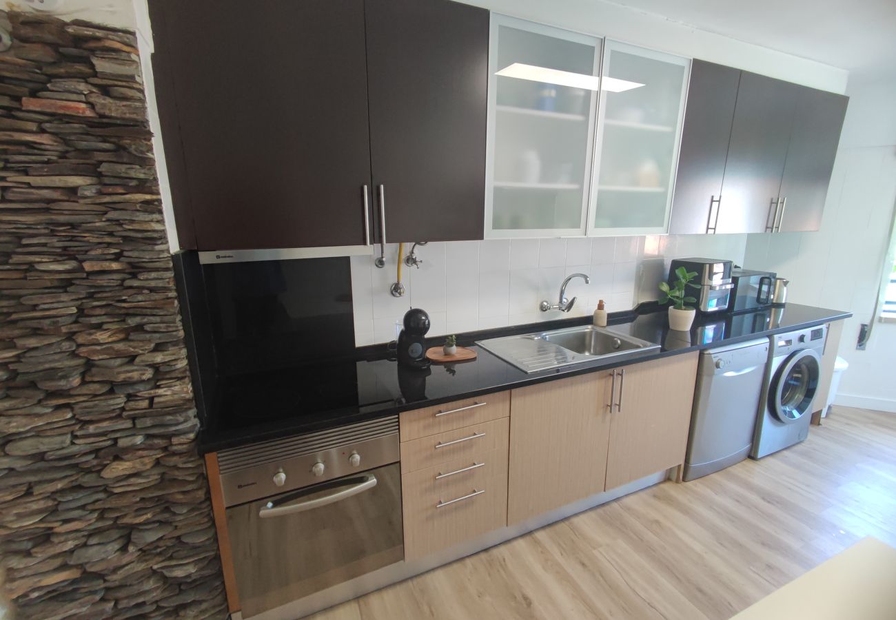 Apartamento em Almada - Marisol, T2 espaçoso com AC próximo do golfe, Aroeira, Caparica 