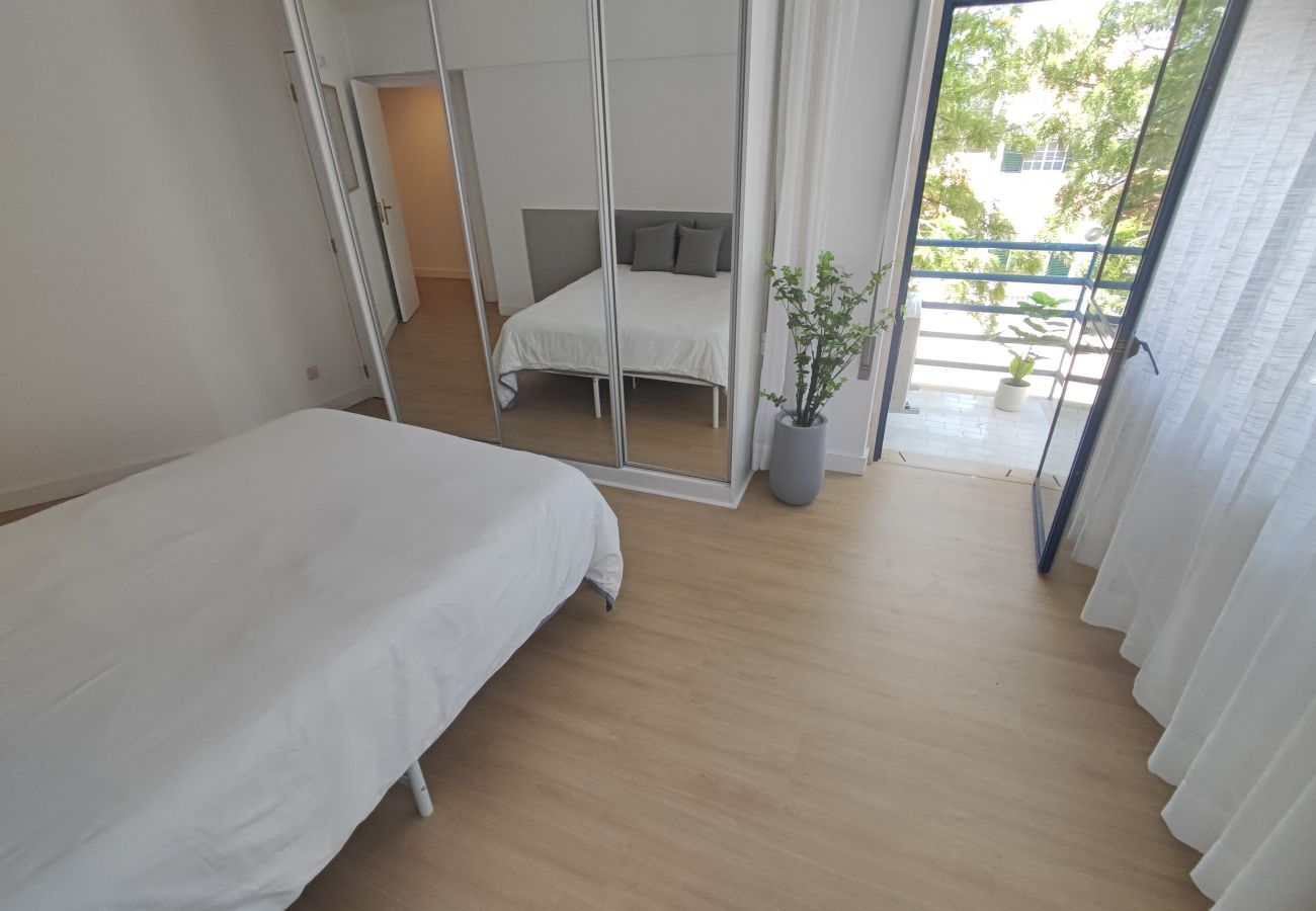 Apartamento em Almada - Marisol, T2 espaçoso com AC próximo do golfe, Aroeira, Caparica 