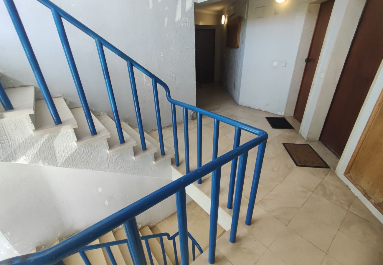 Apartamento em Almada - Marisol, T2 espaçoso com AC próximo do golfe, Aroeira, Caparica 