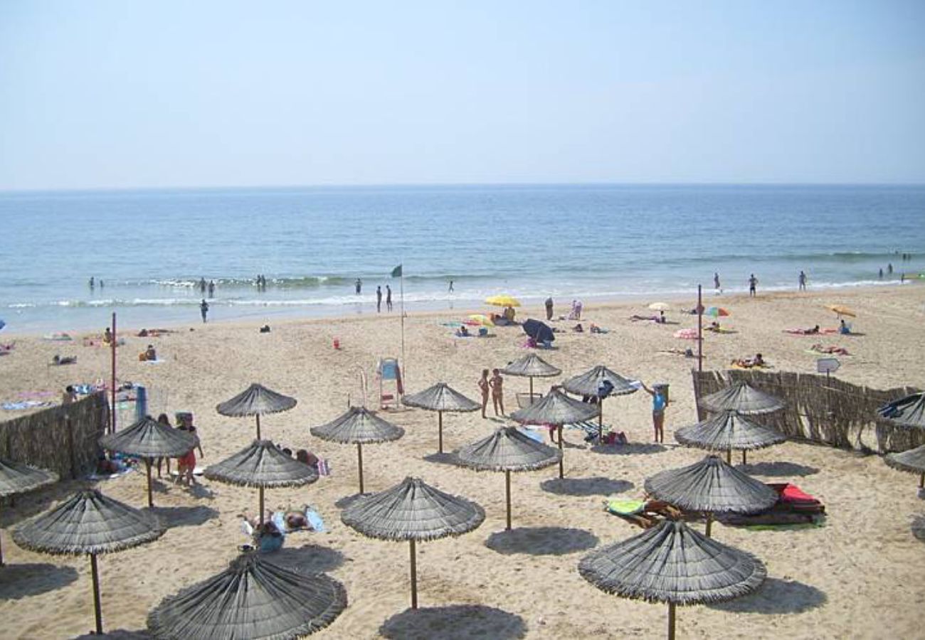 Apartamento em Almada - Marisol, T2 espaçoso com AC próximo do golfe, Aroeira, Caparica 