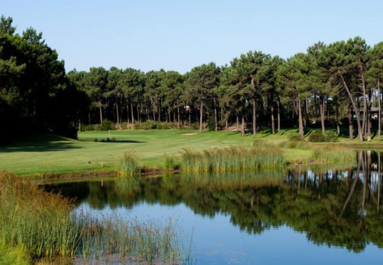 Apartamento em Almada - Marisol, T2 espaçoso com AC próximo do golfe, Aroeira, Caparica 