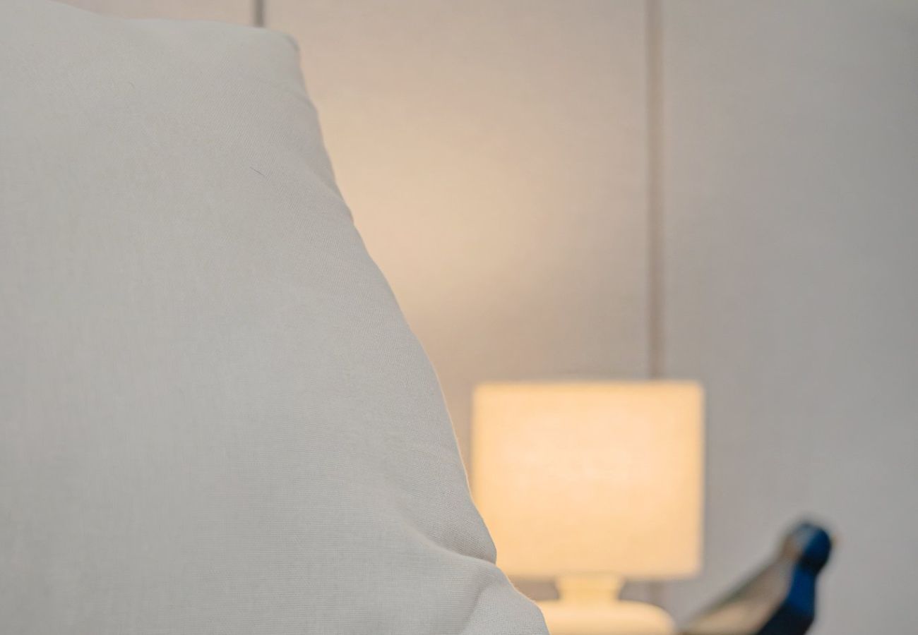 Apartamento em Almada - Marisol, T2 espaçoso com AC próximo do golfe, Aroeira, Caparica 