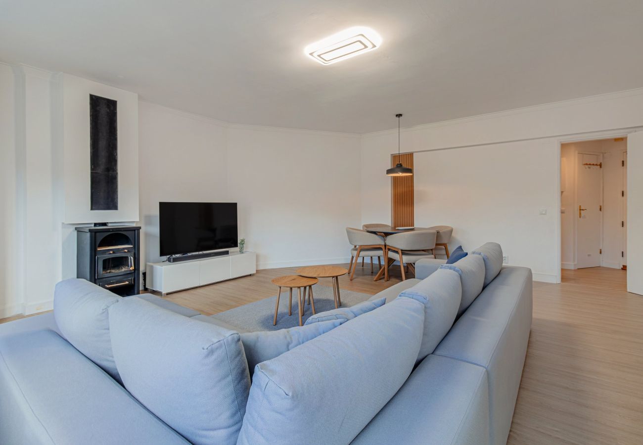 Apartamento em Almada - Marisol, T2 espaçoso com AC próximo do golfe, Aroeira, Caparica 