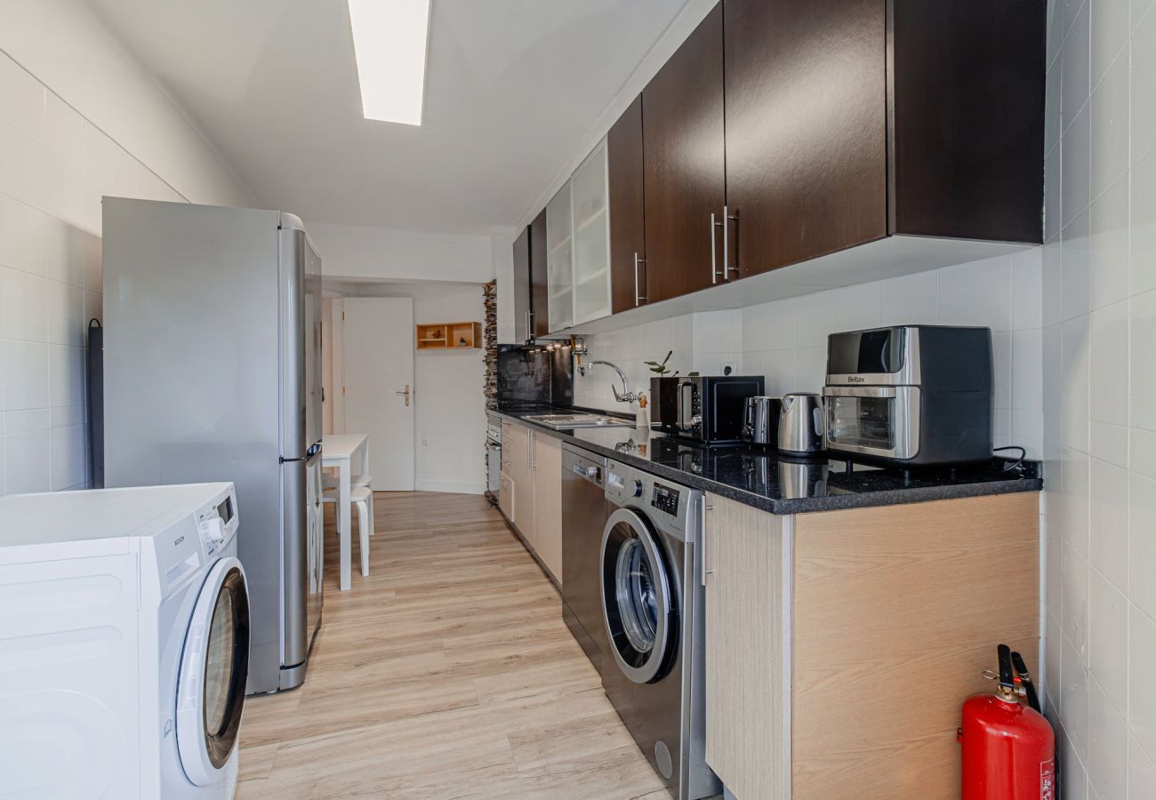Apartamento em Almada - Marisol, T2 espaçoso com AC próximo do golfe, Aroeira, Caparica 