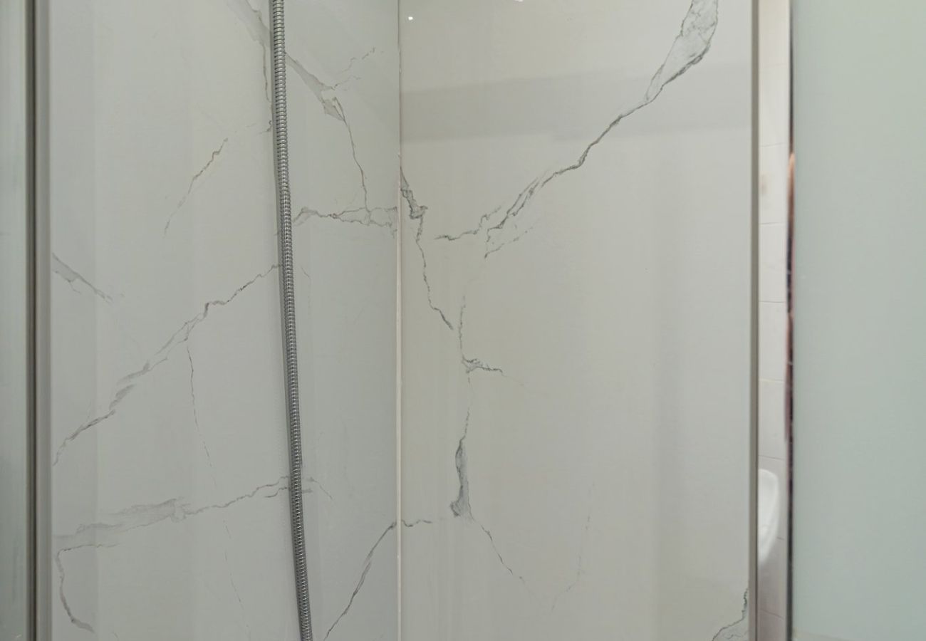 Apartamento em Almada - Marisol, T2 espaçoso com AC próximo do golfe, Aroeira, Caparica 