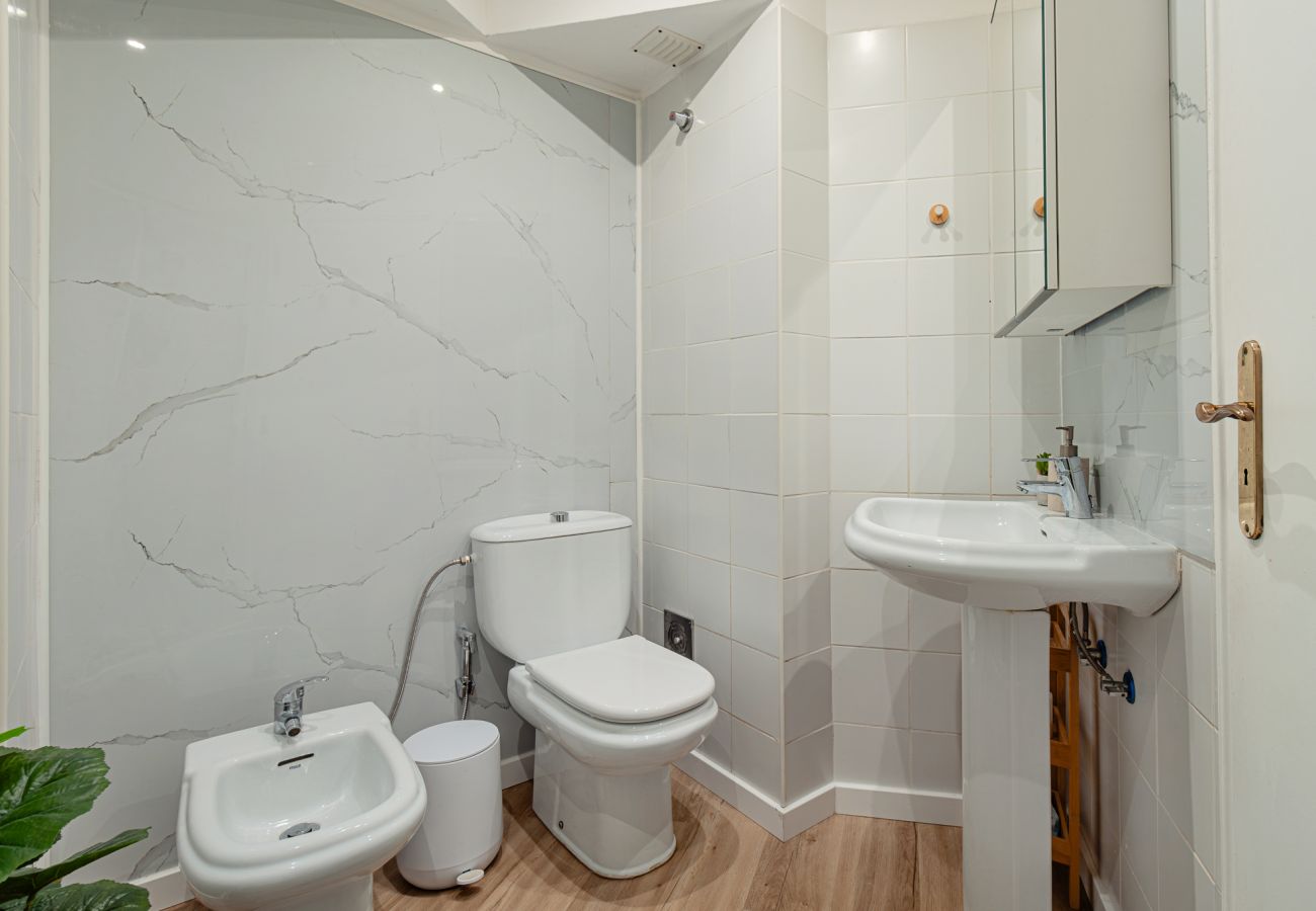 Apartamento em Almada - Marisol, T2 espaçoso com AC próximo do golfe, Aroeira, Caparica 