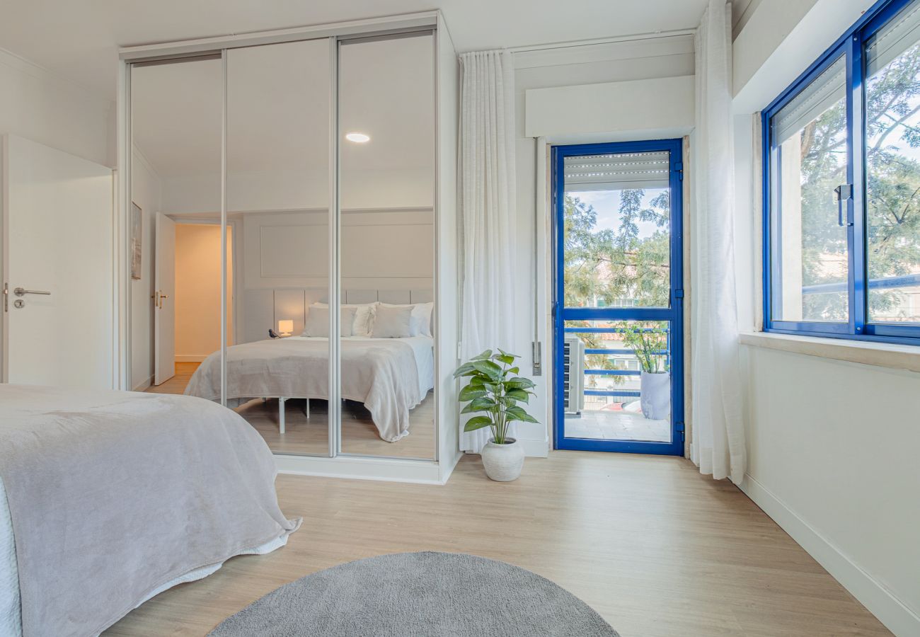 Apartamento em Almada - Marisol, T2 espaçoso com AC próximo do golfe, Aroeira, Caparica 