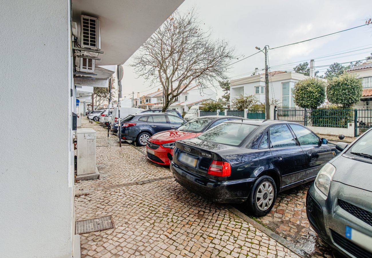 Apartamento em Almada - Marisol, T2 espaçoso com AC próximo do golfe, Aroeira, Caparica 