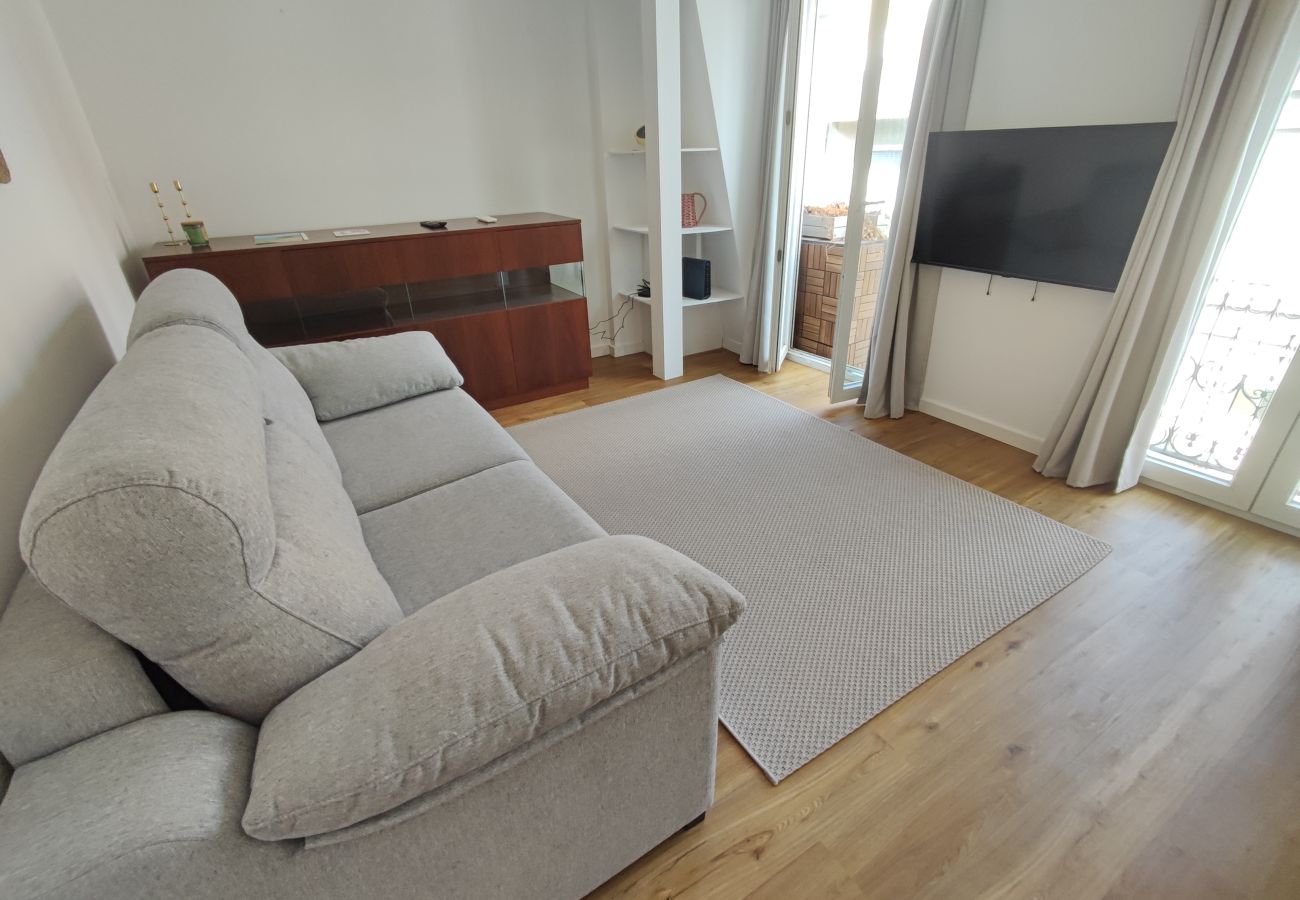 Apartamento em Lisboa - Lisboa, apartamento T2+1 renovado com varanda próximo do Saldanha, Estefânia, Lisboa