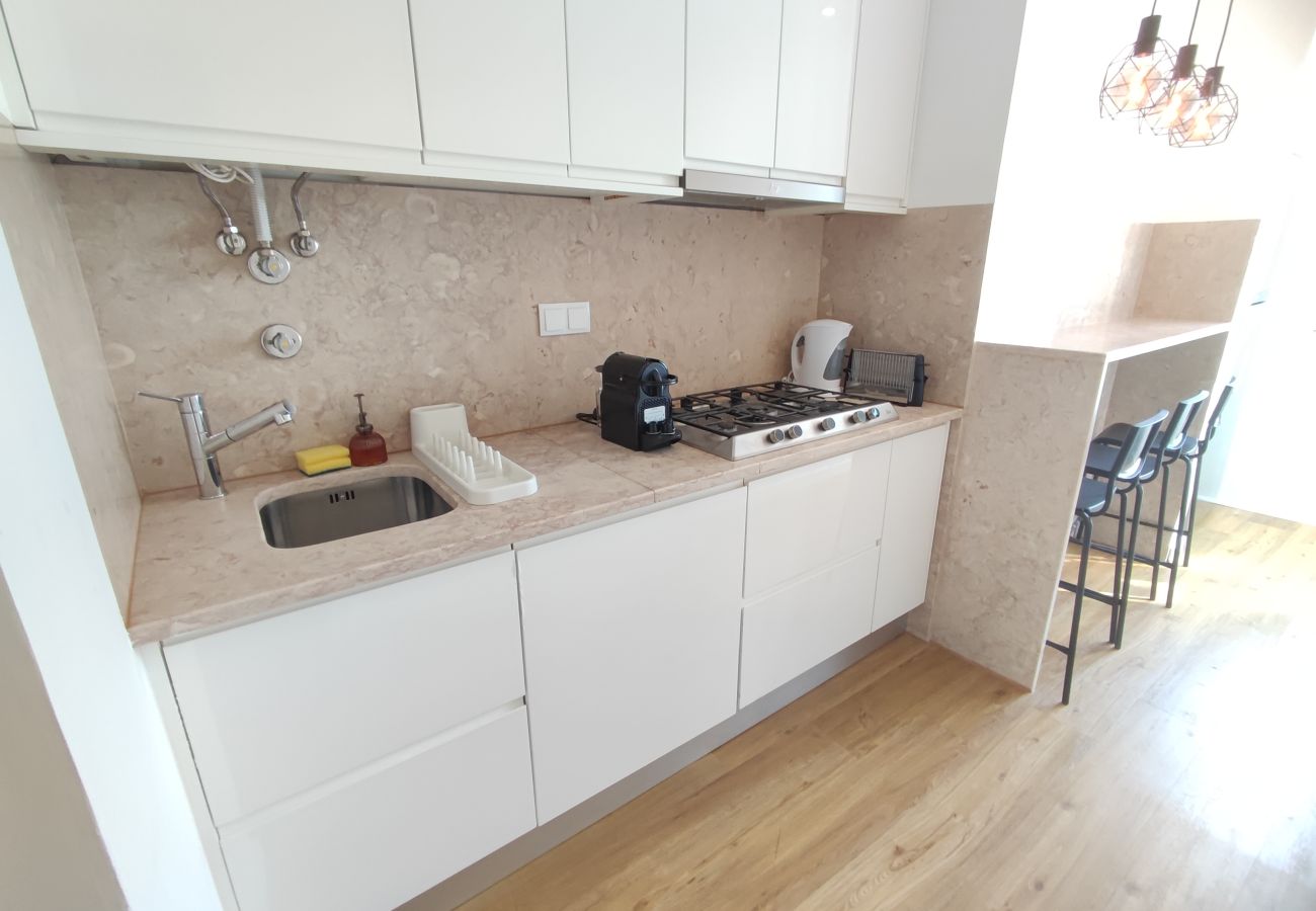 Apartamento em Lisboa - Lisboa, apartamento T2+1 renovado com varanda próximo do Saldanha, Estefânia, Lisboa