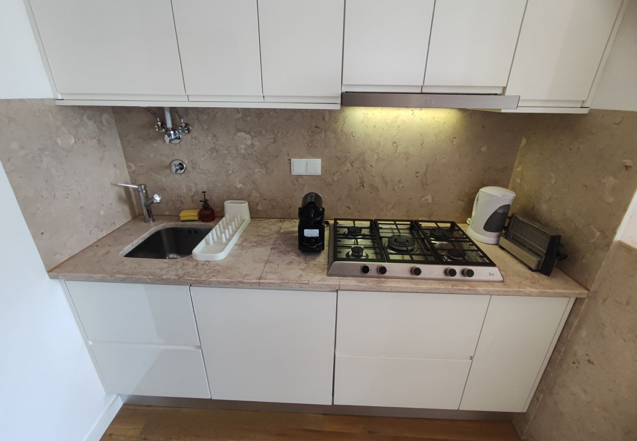 Apartamento em Lisboa - Lisboa, apartamento T2+1 renovado com varanda próximo do Saldanha, Estefânia, Lisboa