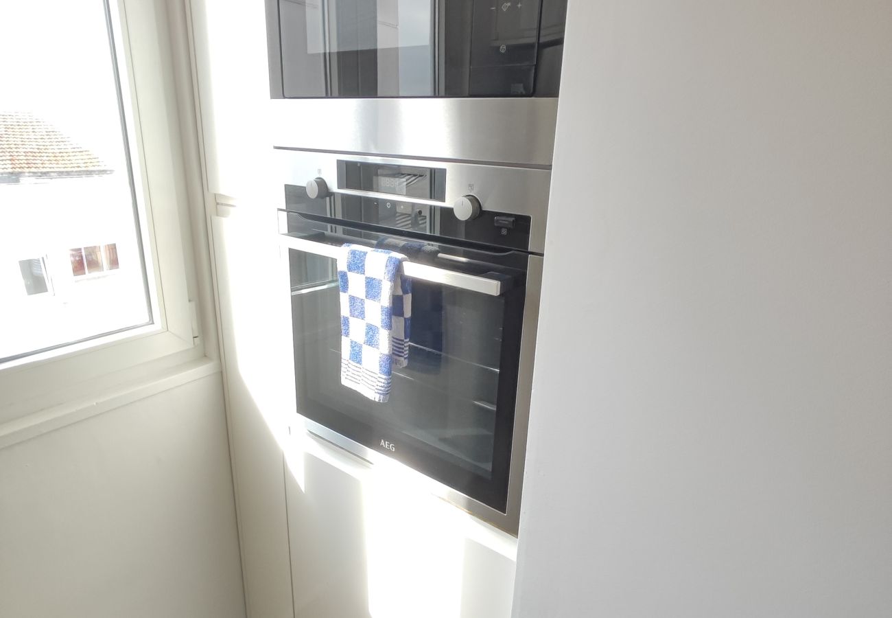 Apartamento em Lisboa - Lisboa, apartamento T2+1 renovado com varanda próximo do Saldanha, Estefânia, Lisboa