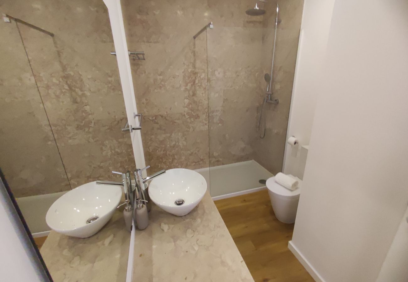 Apartamento em Lisboa - Lisboa, apartamento T2+1 renovado com varanda próximo do Saldanha, Estefânia, Lisboa