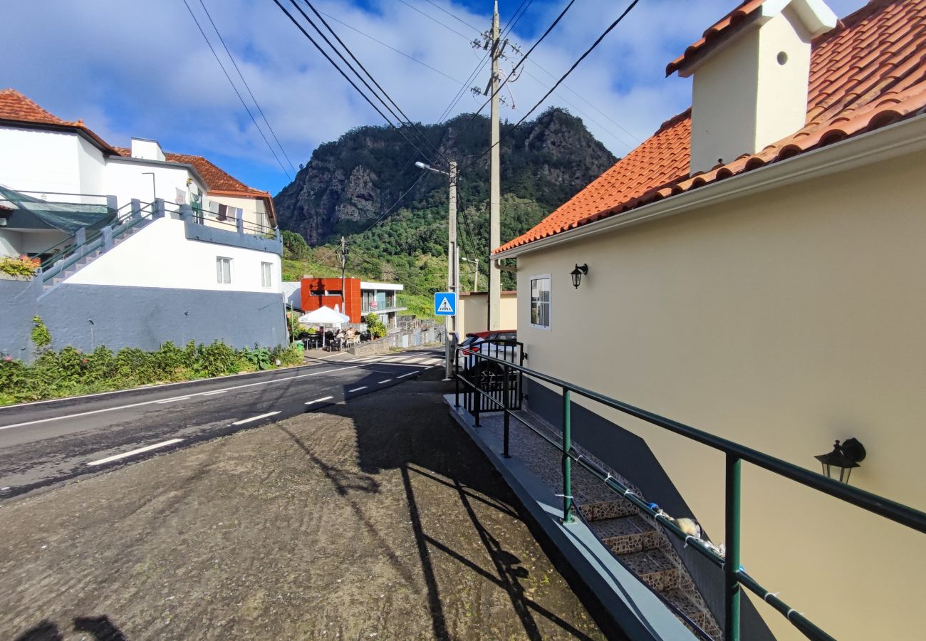 Casa em Porto da Cruz - Madeira, Casa de 2 quartos com vista mar e Penha de Águia, Porto da Cruz, ilha da Madeira