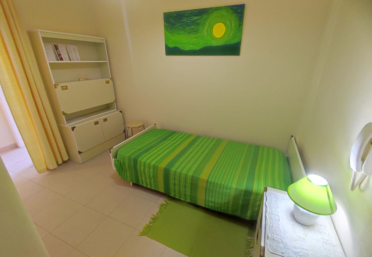 Apartamento em Quarteira - Algarve, apartamento T1+1 acolhedor no centro de Quarteira