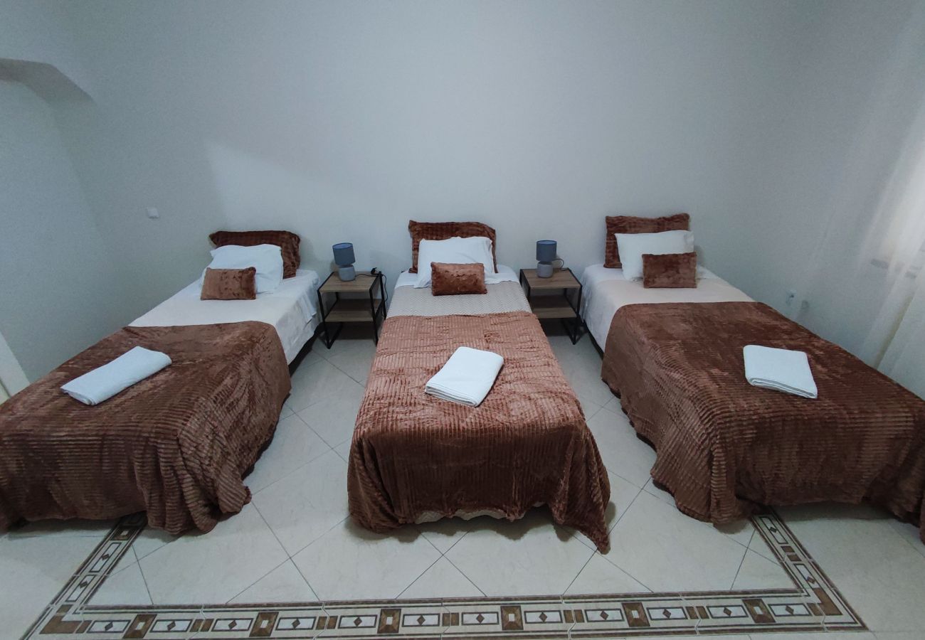 Quarto em Alenquer - Guest House Alojamento Santa Catarina Suite 4 - O seu refúgio no coração de Alenquer