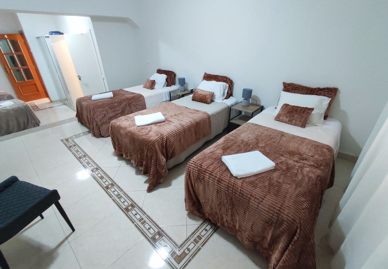 Quarto em Alenquer - Guest House Alojamento Santa Catarina Suite 4 - O seu refúgio no coração de Alenquer