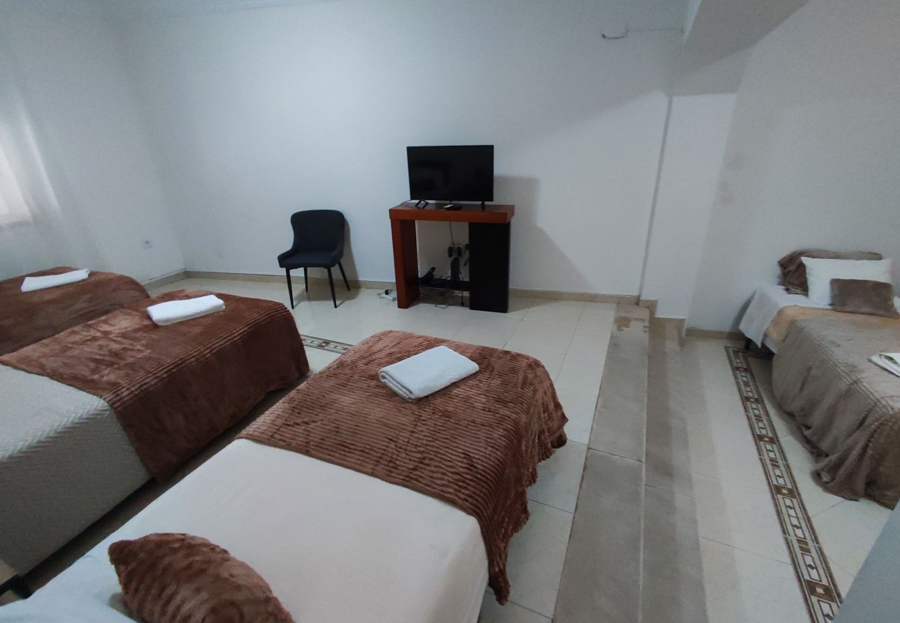 Quarto em Alenquer - Guest House Alojamento Santa Catarina Suite 4 - O seu refúgio no coração de Alenquer
