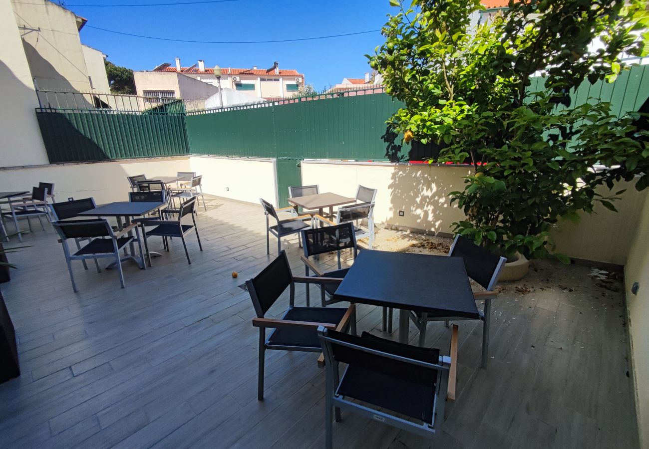 Quarto em Lisboa - Lisbon Airport GuestHouse GAL Olivais – Conforto, Terraço e Localização Premium nos Olivais