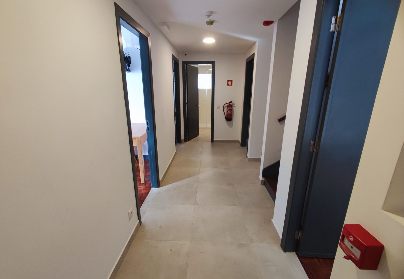 Quarto em Lisboa - Lisbon Airport GuestHouse GAL Olivais Quarto c/ WC – Conforto, Terraço e Localização Premium nos Olivais