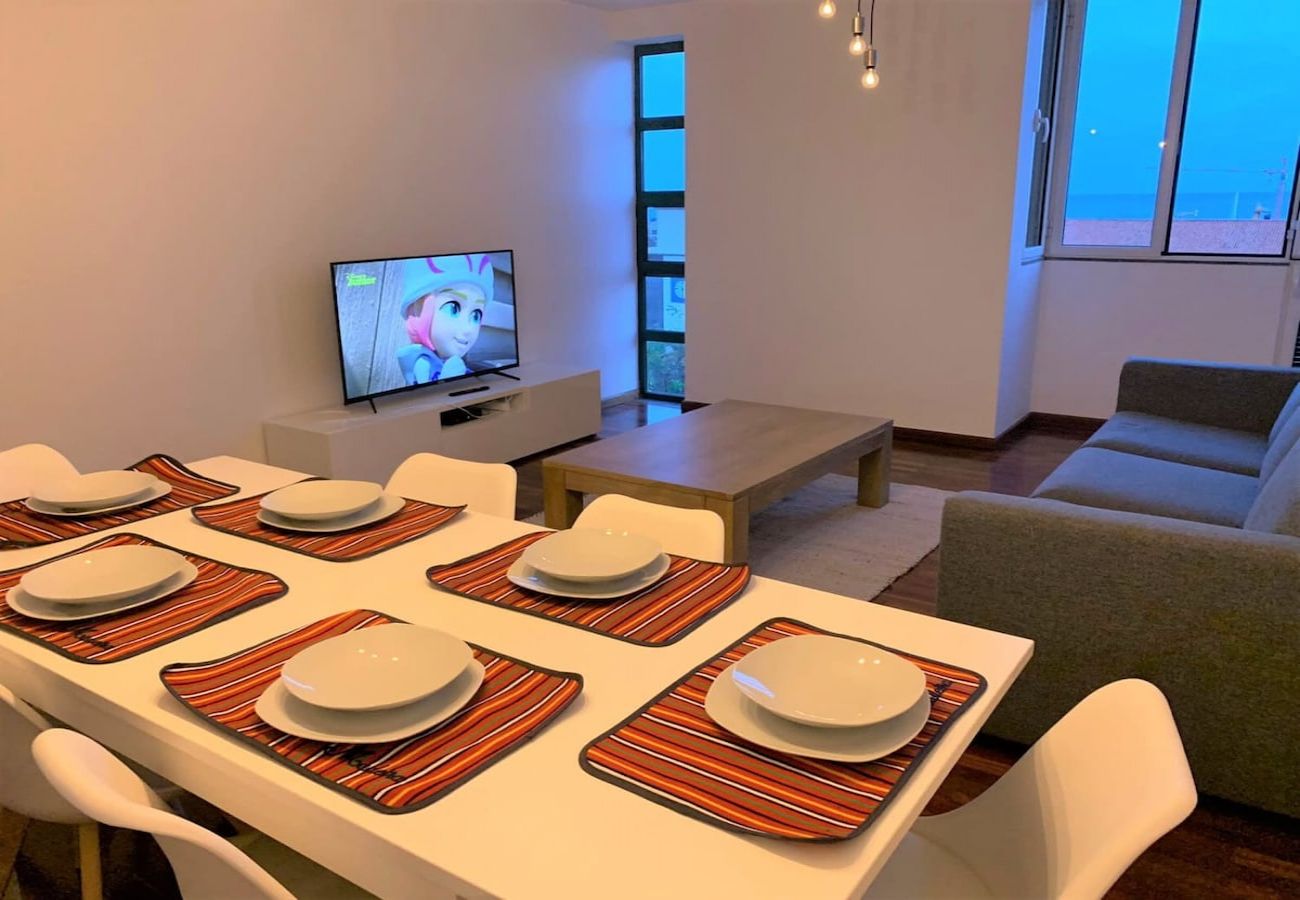 Apartment in Funchal - Madeira, apartamento de 3 quartos com vista mar no Funchal, ilha da Madeira