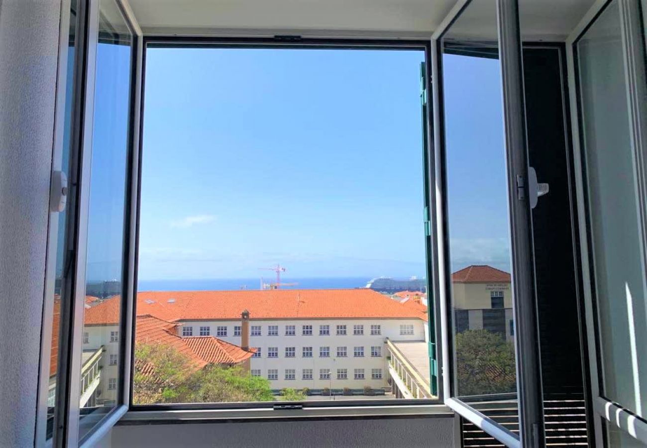 Apartment in Funchal - Madeira, apartamento de 3 quartos com vista mar no Funchal, ilha da Madeira