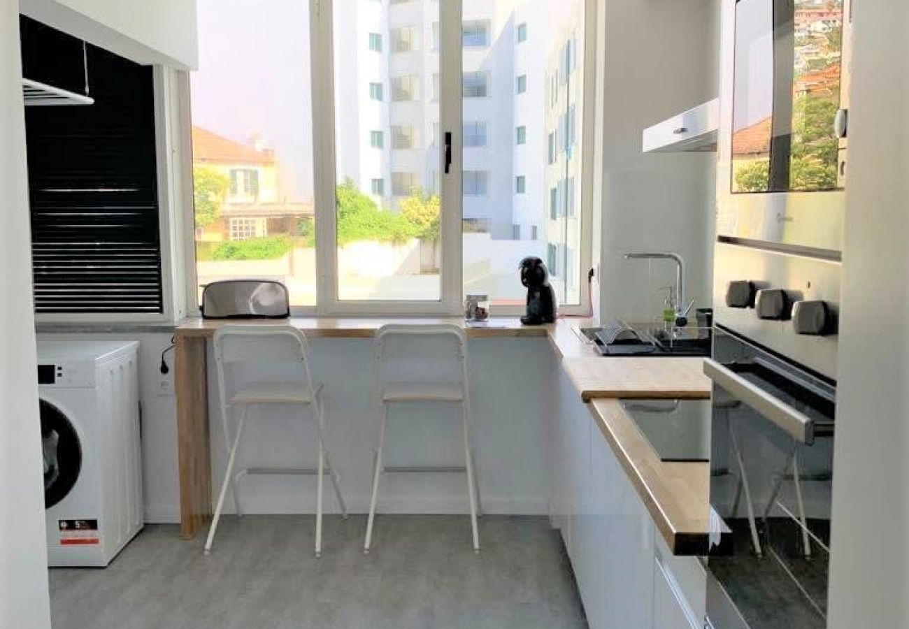 Apartment in Funchal - Madeira, apartamento de 3 quartos com vista mar no Funchal, ilha da Madeira