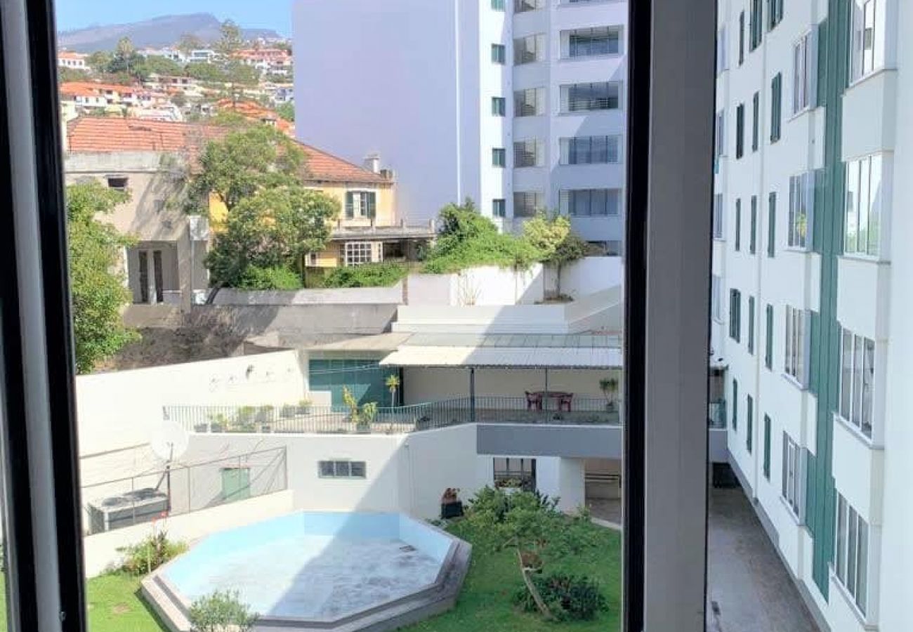 Apartment in Funchal - Madeira, apartamento de 3 quartos com vista mar no Funchal, ilha da Madeira