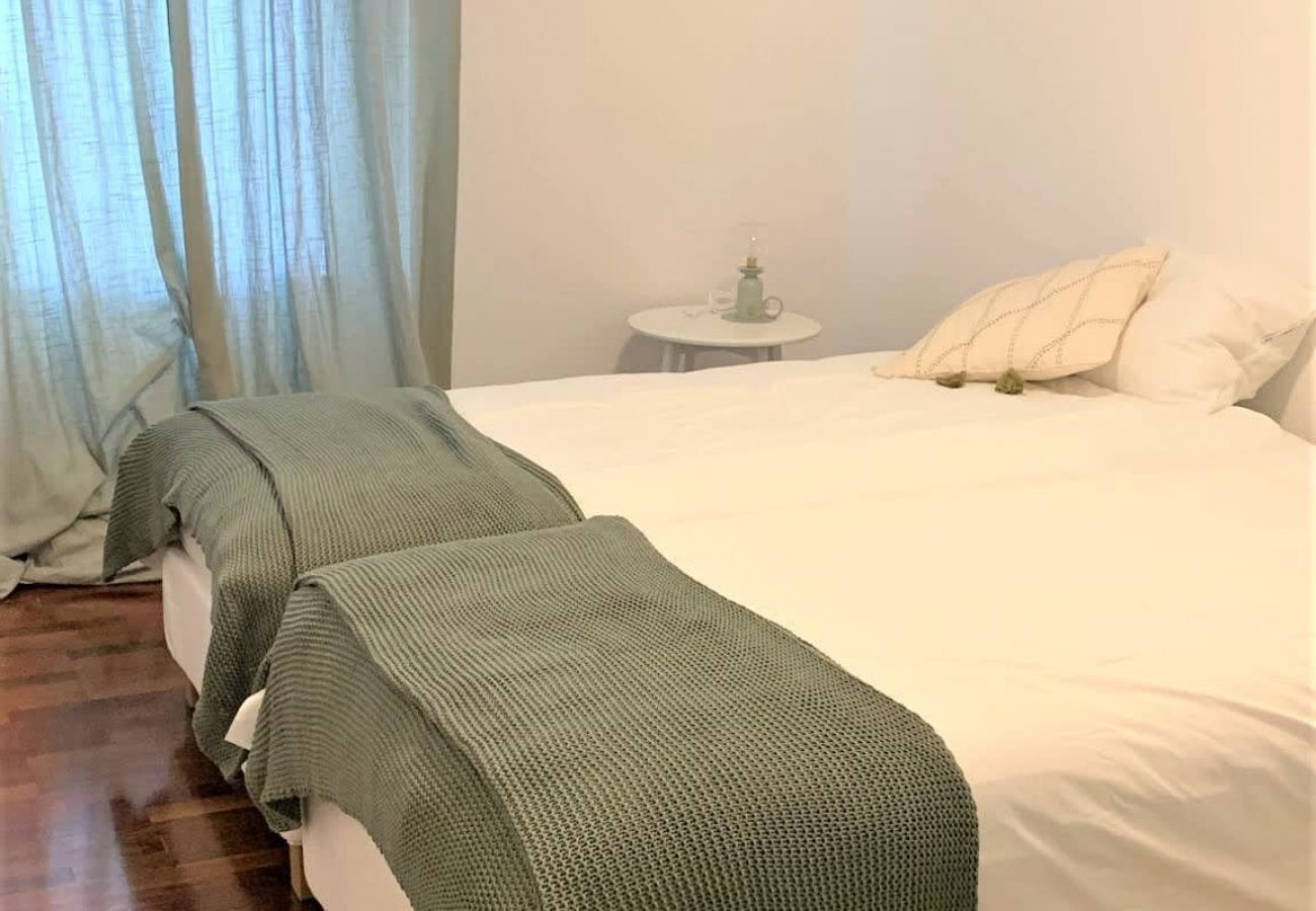 Apartment in Funchal - Madeira, apartamento de 3 quartos com vista mar no Funchal, ilha da Madeira