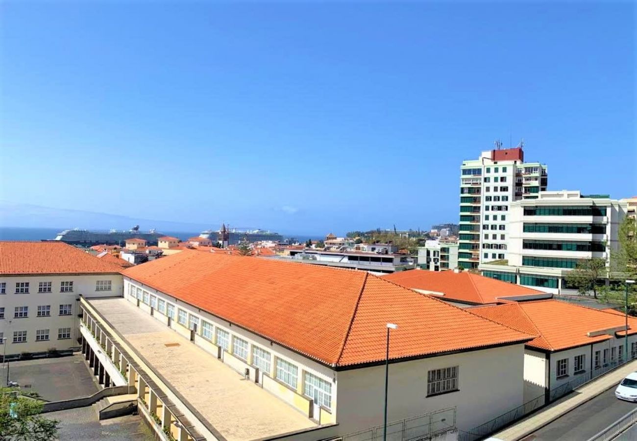 Apartment in Funchal - Madeira, apartamento de 3 quartos com vista mar no Funchal, ilha da Madeira