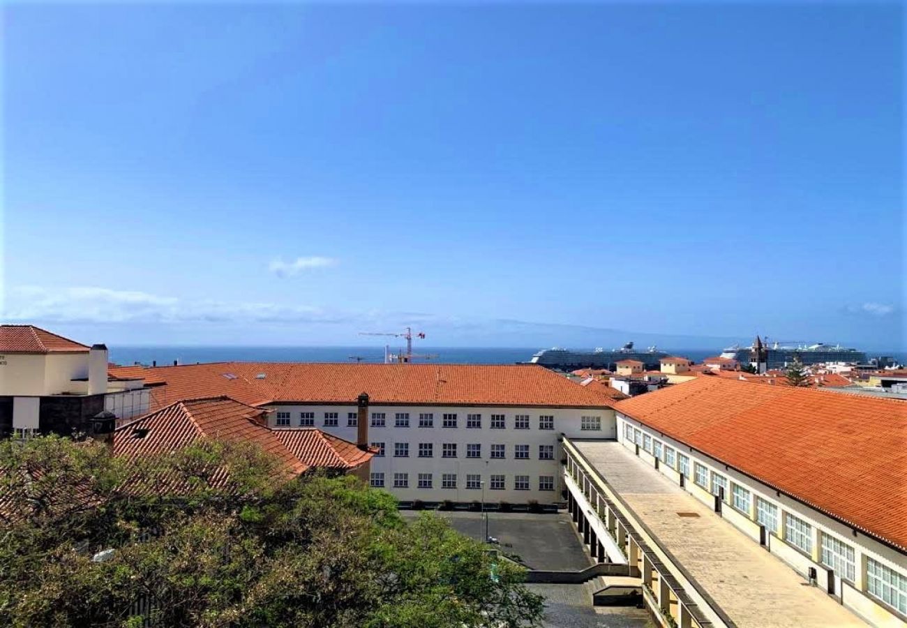 Apartment in Funchal - Madeira, apartamento de 3 quartos com vista mar no Funchal, ilha da Madeira