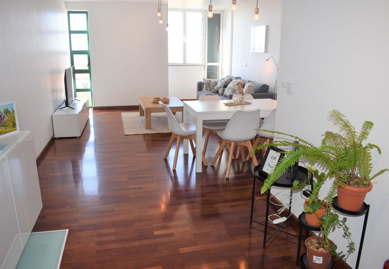 Apartment in Funchal - Madeira, apartamento de 3 quartos com vista mar no Funchal, ilha da Madeira