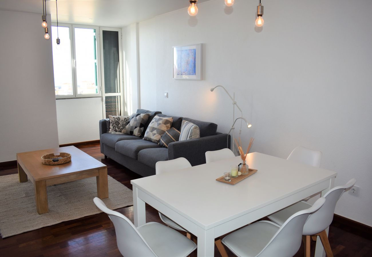 Apartment in Funchal - Madeira, apartamento de 3 quartos com vista mar no Funchal, ilha da Madeira
