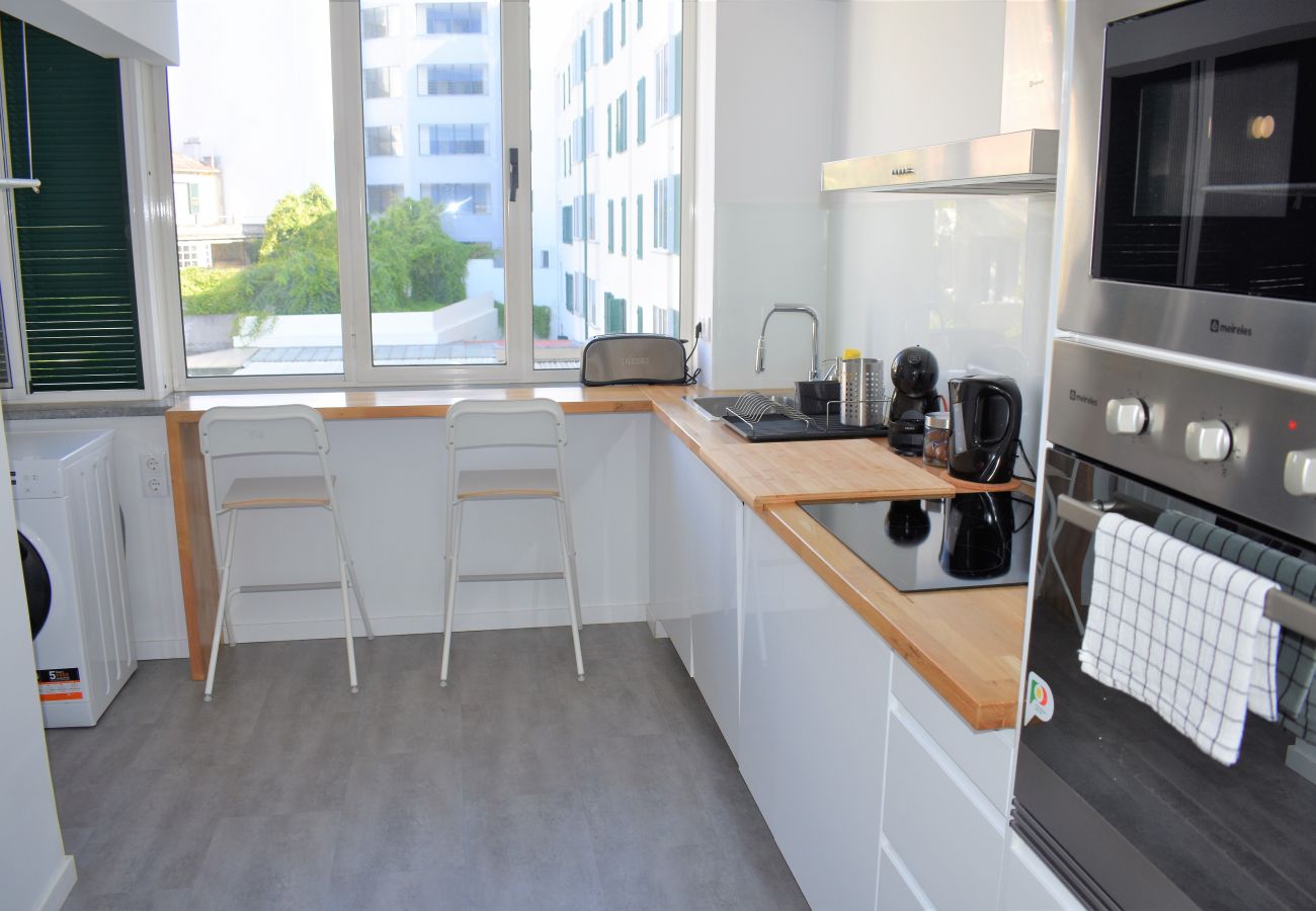 Apartment in Funchal - Madeira, apartamento de 3 quartos com vista mar no Funchal, ilha da Madeira