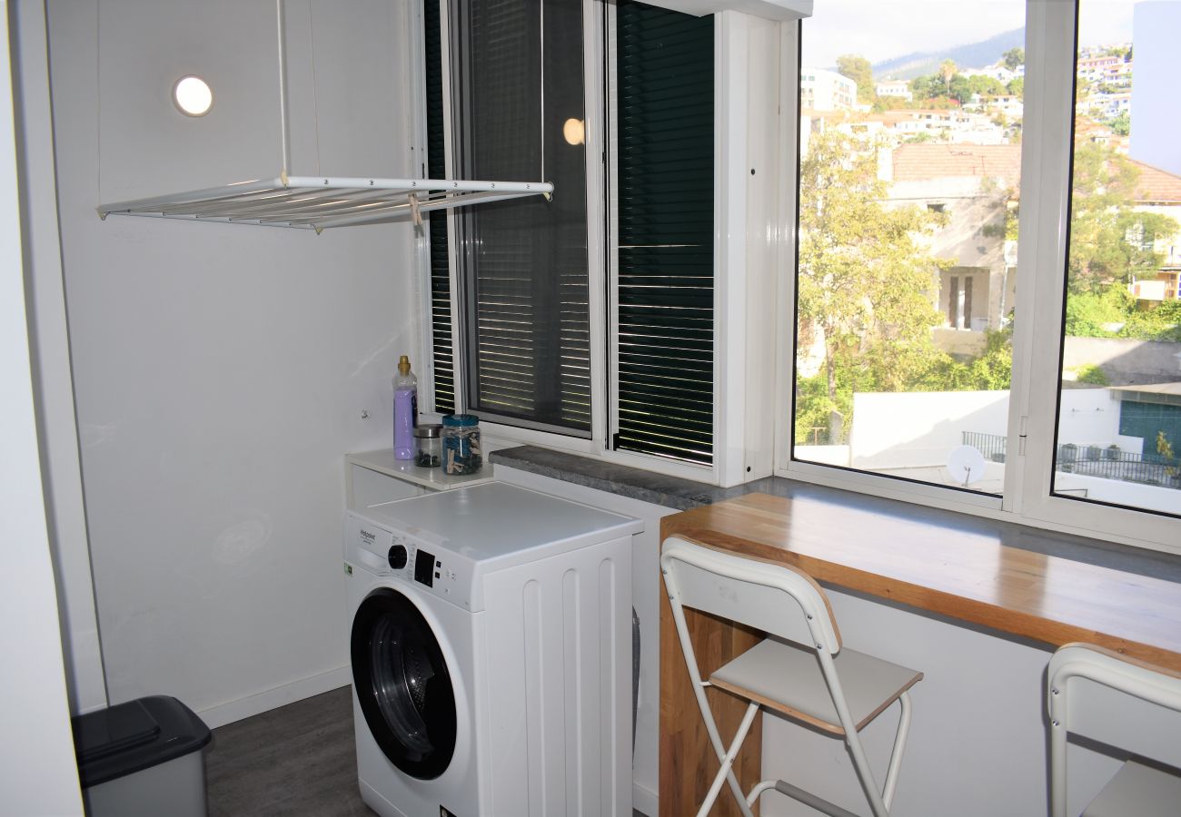 Apartment in Funchal - Madeira, apartamento de 3 quartos com vista mar no Funchal, ilha da Madeira