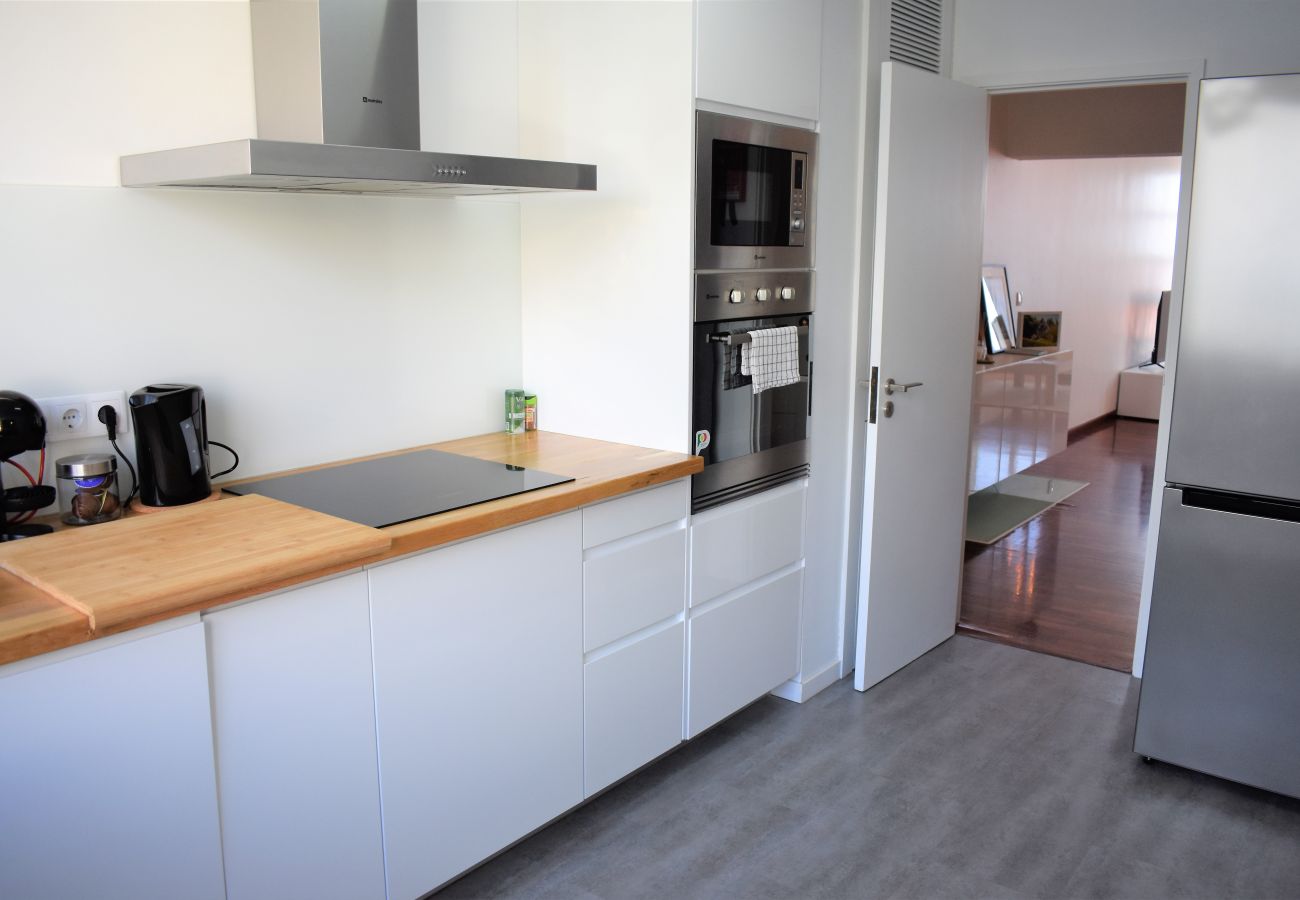 Apartment in Funchal - Madeira, apartamento de 3 quartos com vista mar no Funchal, ilha da Madeira