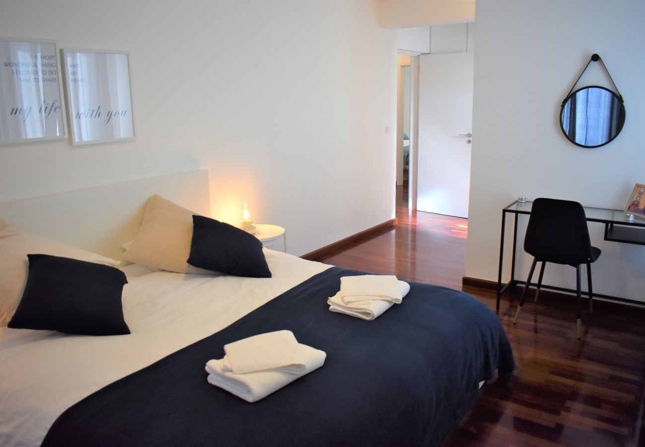Apartment in Funchal - Madeira, apartamento de 3 quartos com vista mar no Funchal, ilha da Madeira