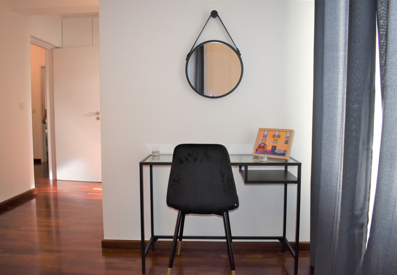 Apartment in Funchal - Madeira, apartamento de 3 quartos com vista mar no Funchal, ilha da Madeira