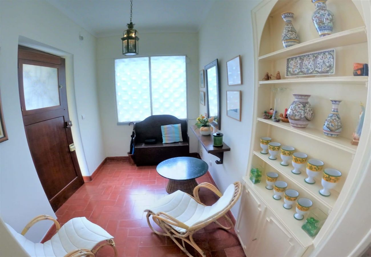 House in Colares - Sintra, casa térrea V4 com amplo jardim em Colares, Sintra
