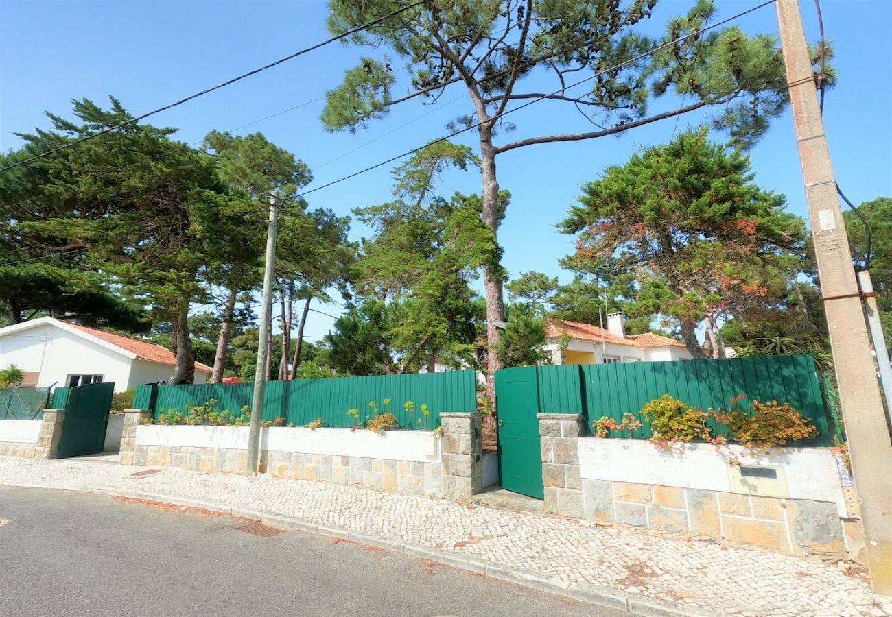 House in Colares - Sintra, casa térrea V4 com amplo jardim em Colares, Sintra