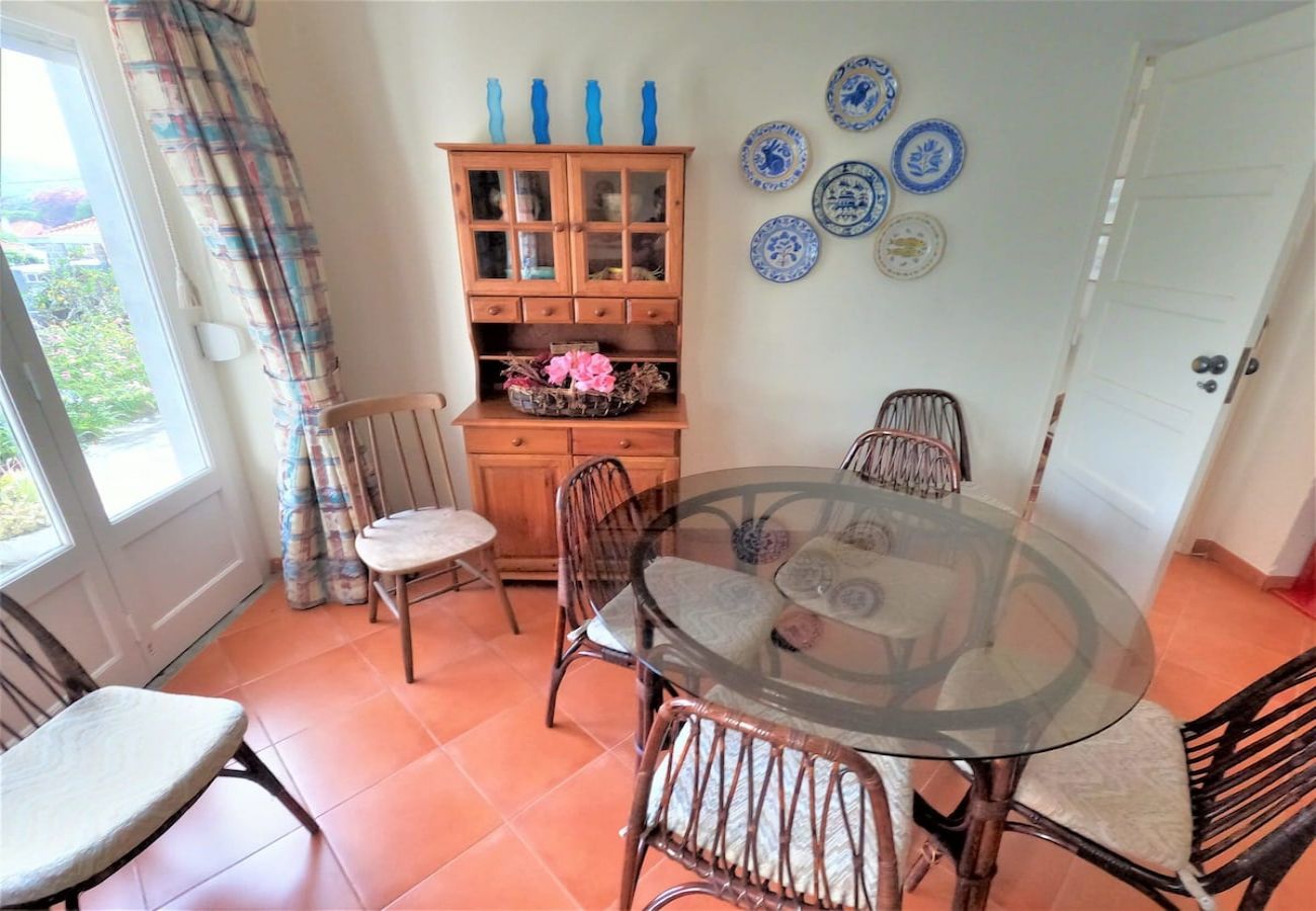 House in Colares - Sintra, casa térrea V4 com amplo jardim em Colares, Sintra