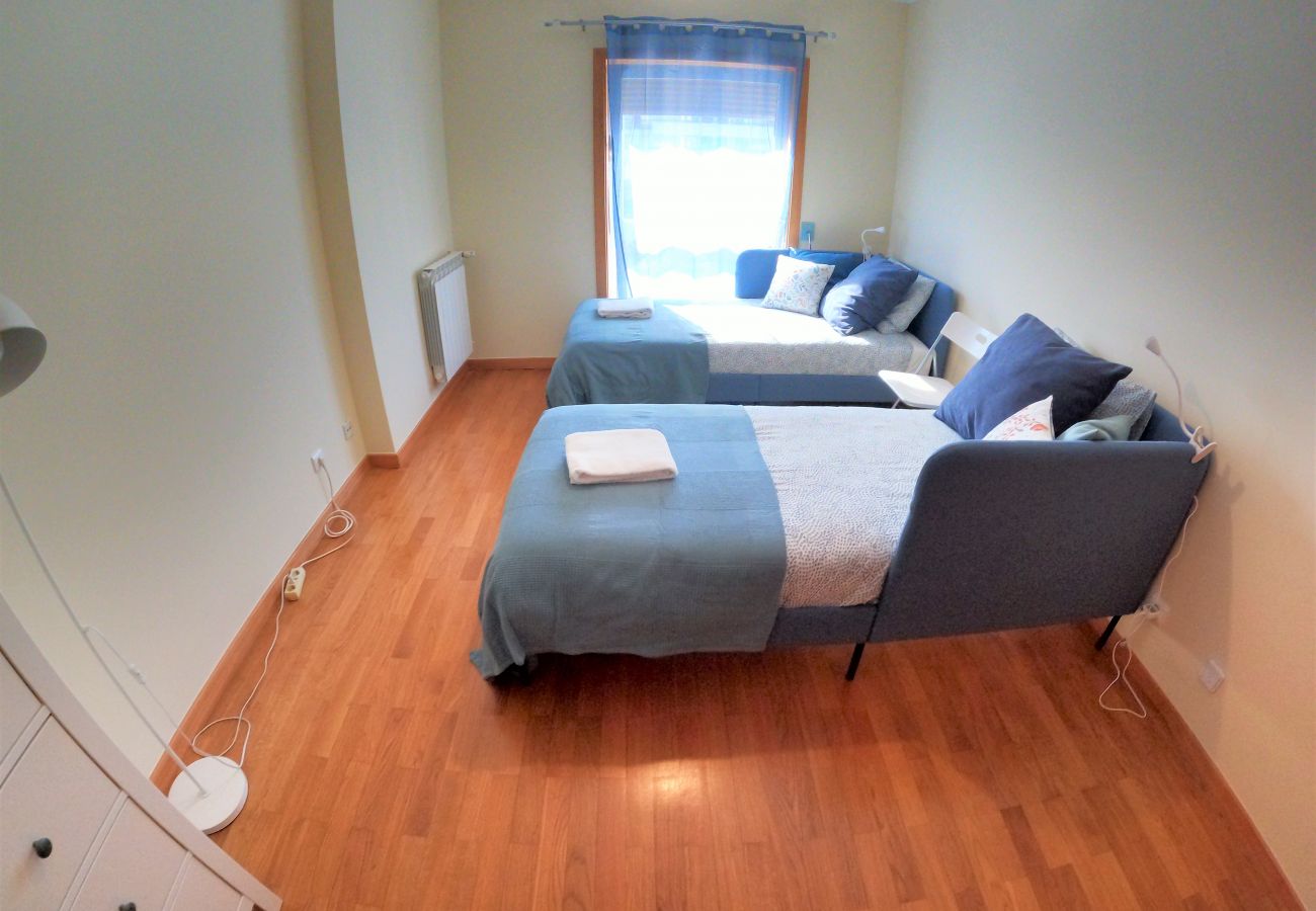 Apartment in Algés - Lisboa, apartamento de 2 quartos c/ varanda em Algés