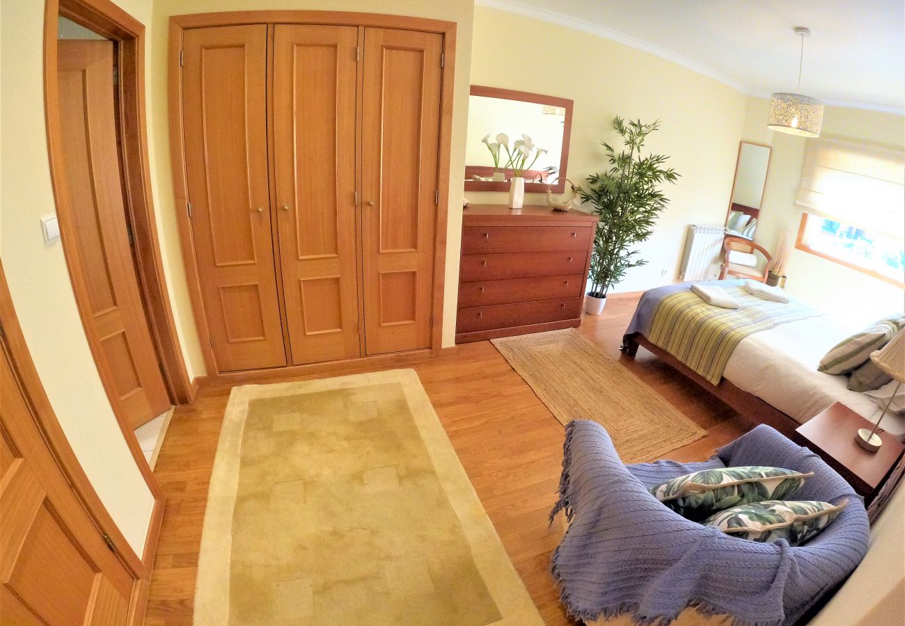 Apartment in Algés - Lisboa, apartamento de 2 quartos c/ varanda em Algés